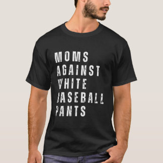 T-shirt Maman contre les pantalons de baseball blancs