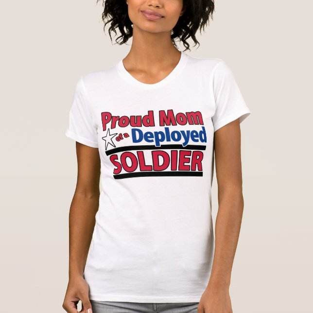 T-shirt Maman fière d'un soldat déployé avec le nom (Devant)