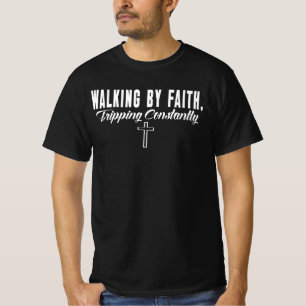 T-shirt Marcher par la foi en trébuchant constamment