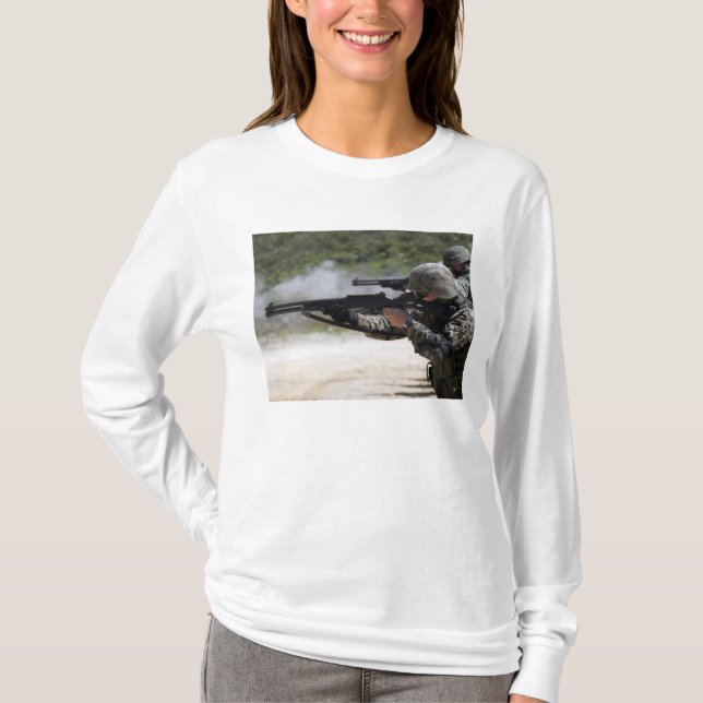 T-shirt Marines tirant des fusils de chasse (Devant)