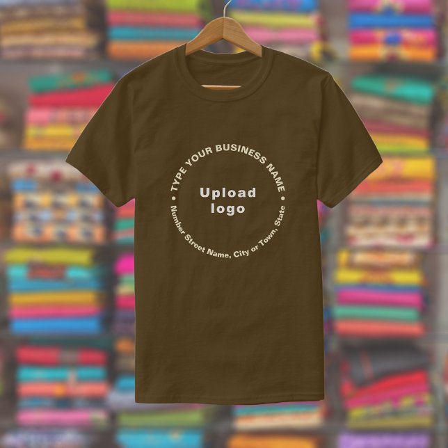 T-shirt Marque d'entreprise en Motif rond Texte sur Brown (Brown t-shirt with round pattern text business branding displayed in a store)