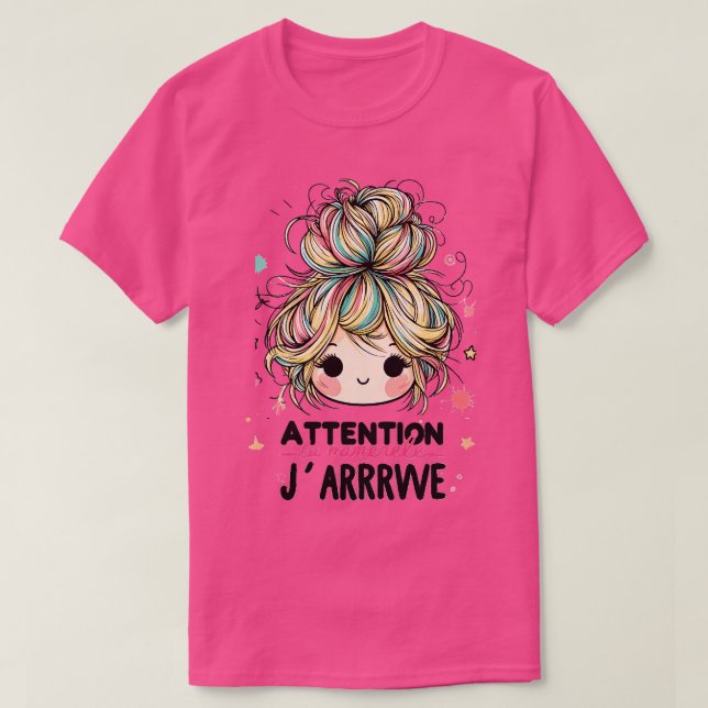 T-shirt Maternelle Enfant Attention La Maternelle Jcome (Design devant)