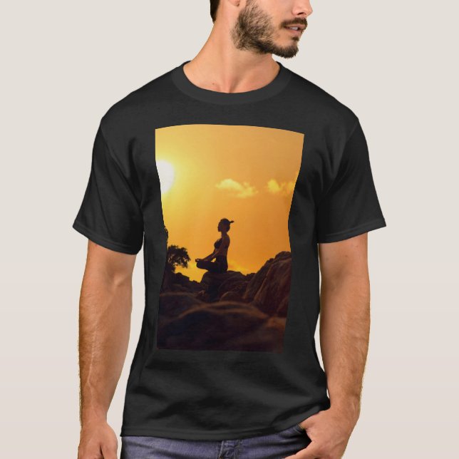 T-shirt Méditer la fille dans la nature (Devant)