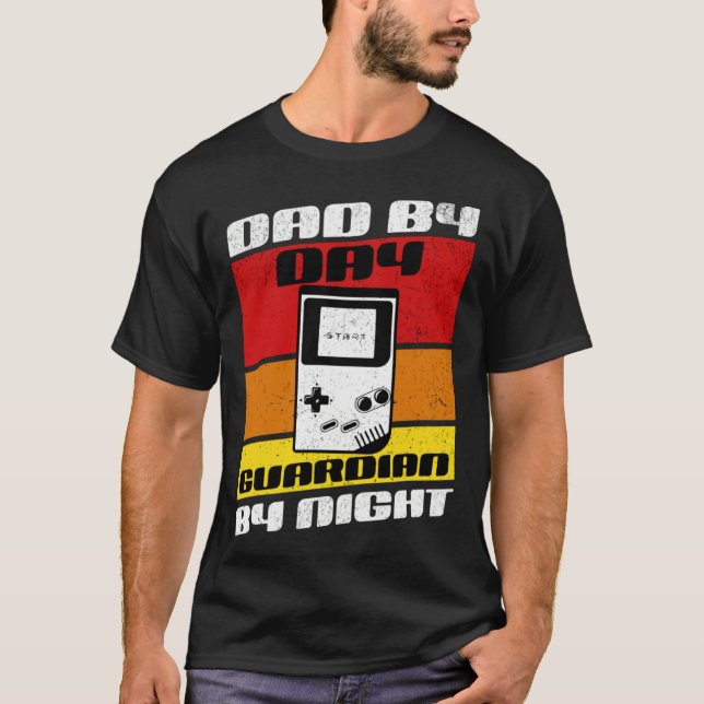 T-shirt Meet the Ultimate Gamer Dad by Day Guardian By Nig (Devant)