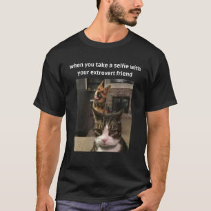 T-shirt Mème Chien Et Chat Un Selfie Avec Vous Extrovert F