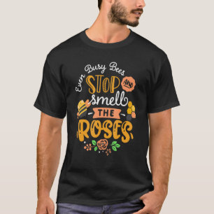 T-shirt même les abeilles très occupées s'arrêtent et sent