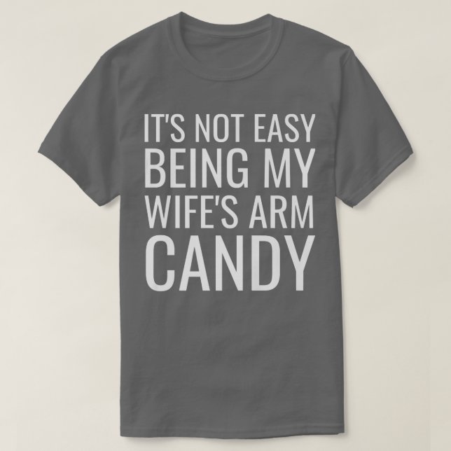 T-shirt Men It's Not Easy Being My Wife's Arm Candy Funny (Design devant)