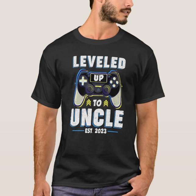 T-shirt Mens Leveled Jusqu'À Oncle EST 2023 Gamepad Jeu Co (Devant)