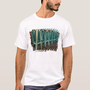 T-shirt Mexique, Oaxaca, tabourets de bar verts alignés le