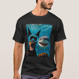 T-shirt Mignon selfie de Doberman Pinscher avec Requin Océ