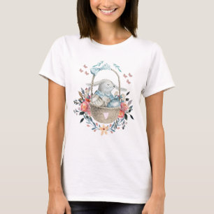 T-shirt Mignonne lapin dans un panier avec des oeufs et de