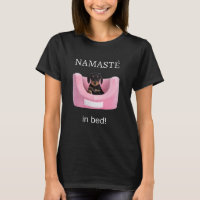 Mignonne Noir et Tan Terrier Puppy Namaste dans le