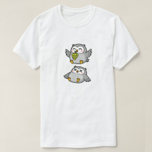 T-shirt Mignons hiboux de dessin animé mangeant des raisin