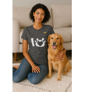 T-shirt Minimalist Dog Mom Shirt | Paw Print Heart Tee
