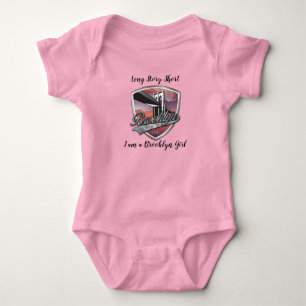T-Shirt mit Brooklyn-Logo-Design Baby Strampler
