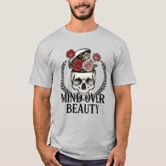 T-Shirt mit floralem Totenkopf und surrealer Kunst