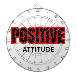 T-Shirt mit motivierender Typografie und positiver Dartscheibe