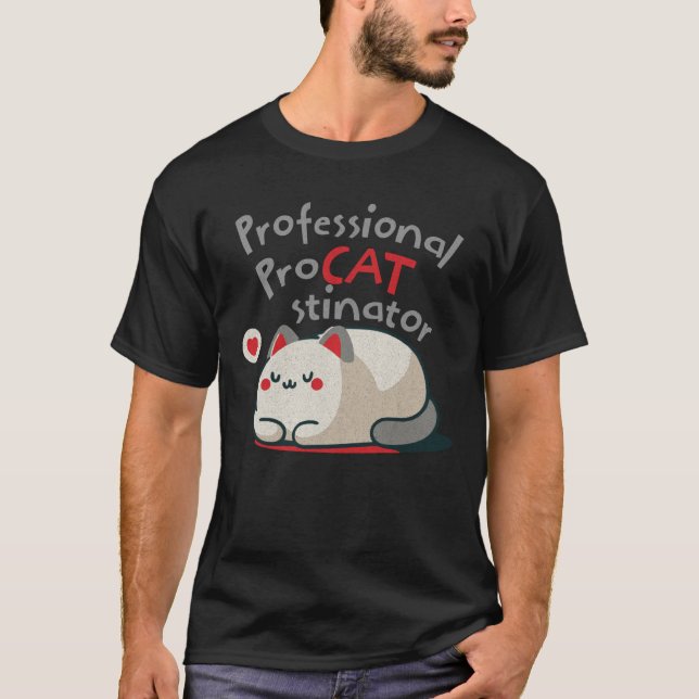 T-Shirt mit professionellem Prokrastinator darauf (Vorderseite)
