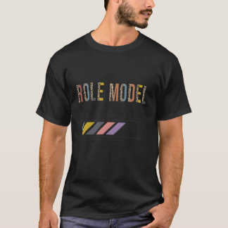 T-shirt Modèle de rôle en cours Veuillez attendre le modèl