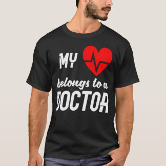T-shirt Mon (coeur) appartient à un jour de Docteur 