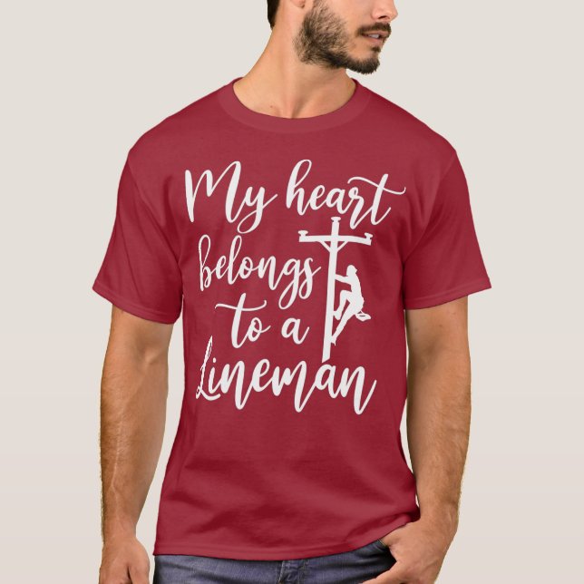 T-shirt Mon Coeur Appartient À Un Lineman Girlfriend Linem (Devant)