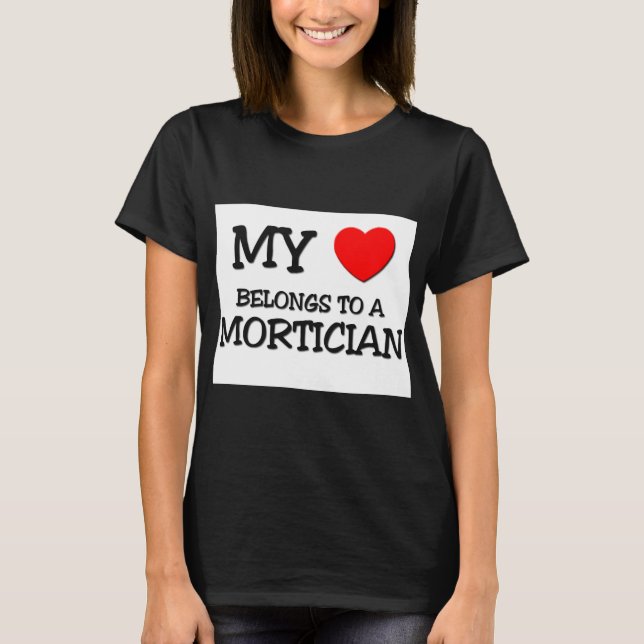 T-shirt Mon Coeur Appartient À Un MORTICIEN (Devant)