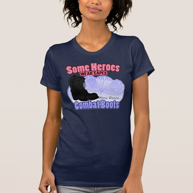 T-shirt Mon héros porte des bottes de combat (Devant)