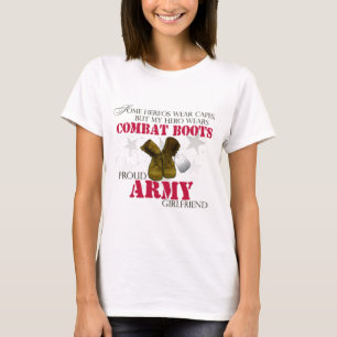T-shirt Mon héros porte des bottes de combat - amie