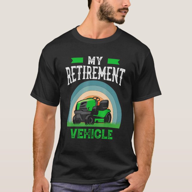 T-shirt Mon moteur de pelouse de véhicule de retraite (Devant)