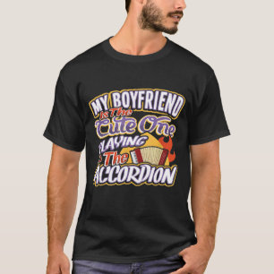 T-shirt Mon Petit Ami Est Le Mignon Qui Joue À L'Accordion