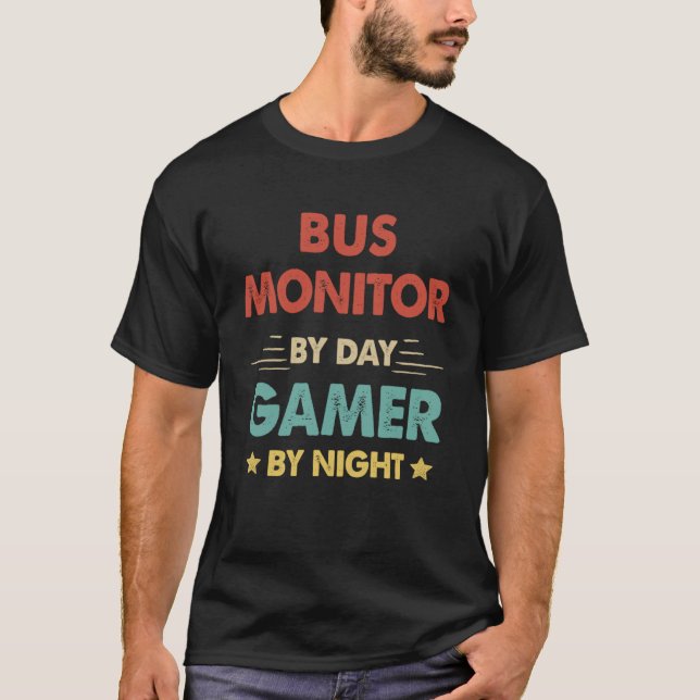 T-shirt Moniteur De Bus Rétro Par Joueur De Jour Par Pullo (Devant)