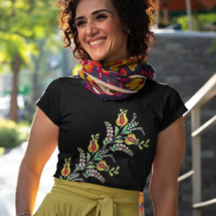T-shirt motifs floraux hongrois blancs jaunes