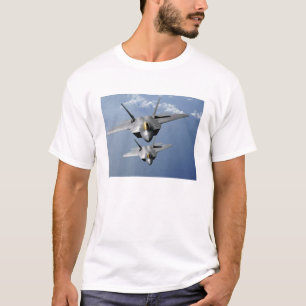 T-shirt Mouche de deux F-22 Raptors au-dessus de l'océan