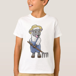 T-shirt Mouton en tant qu'agriculteur avec râteau et chape