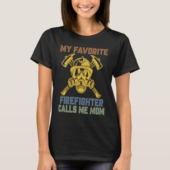 T-shirt My Favorite Firefighter Calls Me Mom Fireman Desig (Devant)