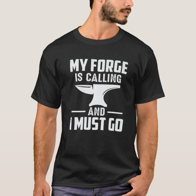 T-shirt My Forge Is Calling And I Must Go Blacksmith Premi (Devant)