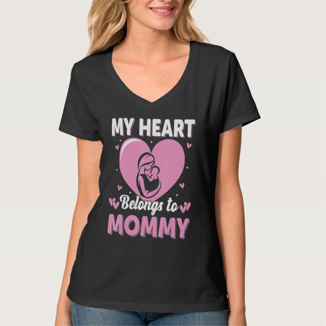 T-shirt My Heart Belongs to Mommy Womens (Devant)