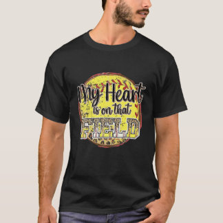 T-shirt My Heart Is On That Field Leopard Softball Mom Mot