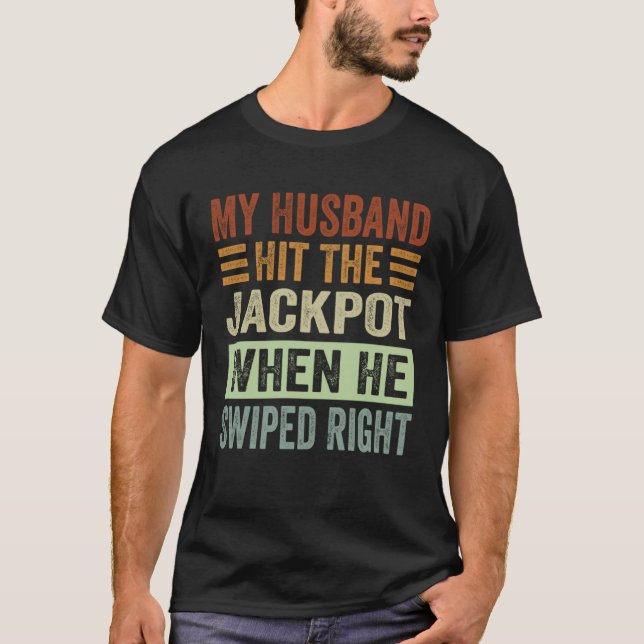T-shirt My Husband Hit The Jackpot When He Swiped Right (Devant)