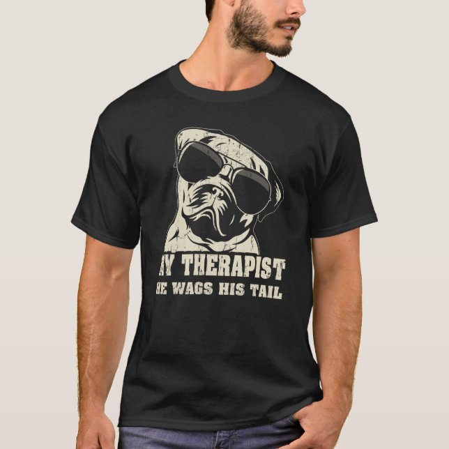 T-shirt My Therapist He Wags His Tail Pug (Devant)
