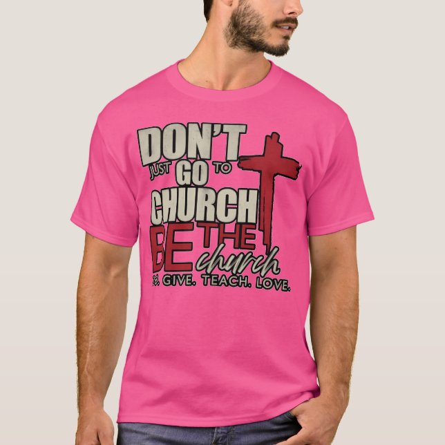 T-shirt N'Allez Pas Seulement À L'Église ! Sois L'Église.  (Devant)