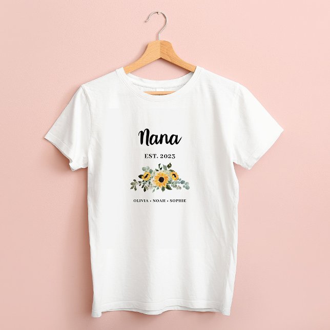 T-shirt Nana | Jolie tournesol rustique et noms (A pretty, rustic t-shirt with sunflowers for your Nana to wear proudly)