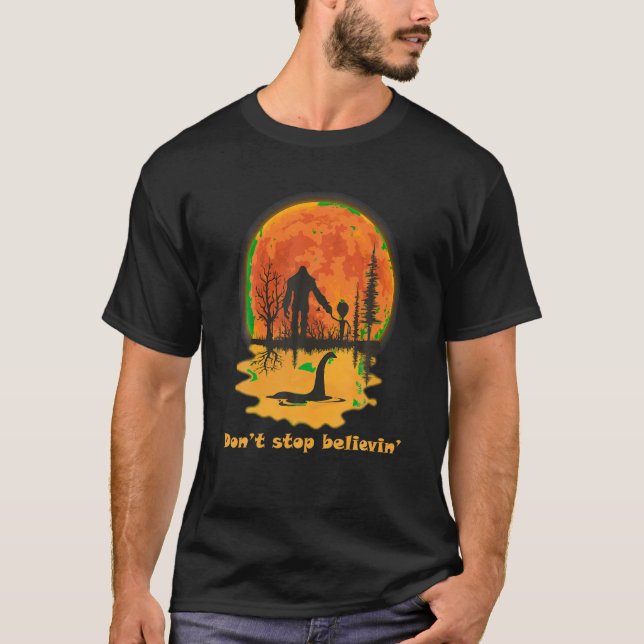 T-shirt N'arrêtez pas de croire à l'alien de bigfoot de l' (Devant)