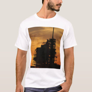 T-shirt Navette spatiale l'Atlantide sur la plate-forme de