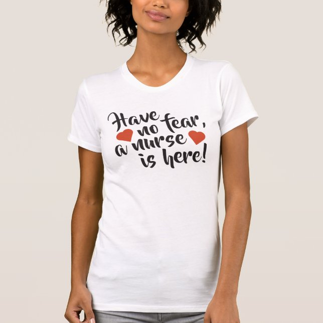T-shirt N'Ayez Pas Peur Qu'Une Infirmière Soit Ici Mesdame (Devant)