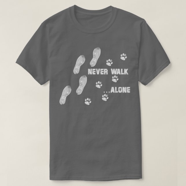 T-shirt Ne jamais marcher seul chien pw chaussures imprimé (Design devant)