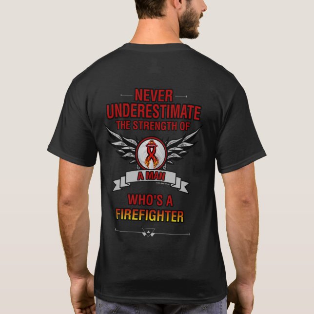 T-shirt Ne jamais sous-estimer / Homme... Pompier (Dos)