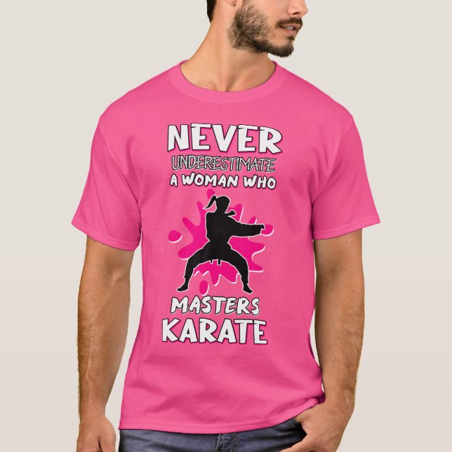 T-shirt Ne jamais sous-estimer la femme qui maîtrise le ka (Devant)
