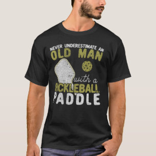 T-shirt Ne jamais sous-estimer un vieil homme avec un ball