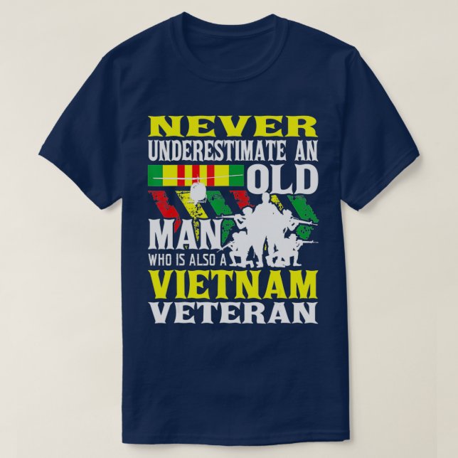 T-shirt Ne jamais sous-estimer un vieil homme patriotique  (Design devant)